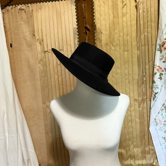 Unique Vintage | Accessories | Elegant Black Widebrim Hat  display picture 2